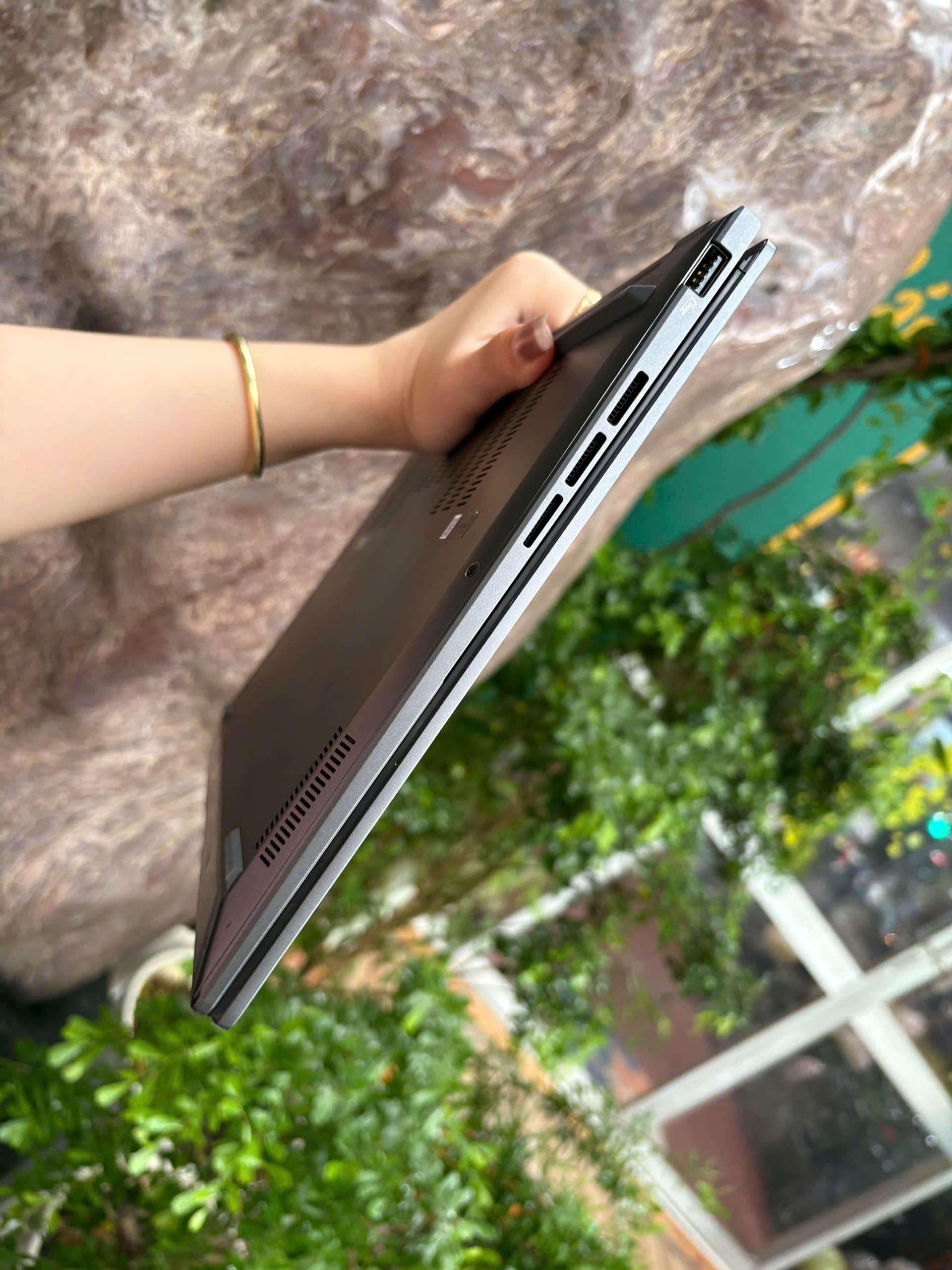 Asus Zenbook 14 UM3405G - Ảnh 2
