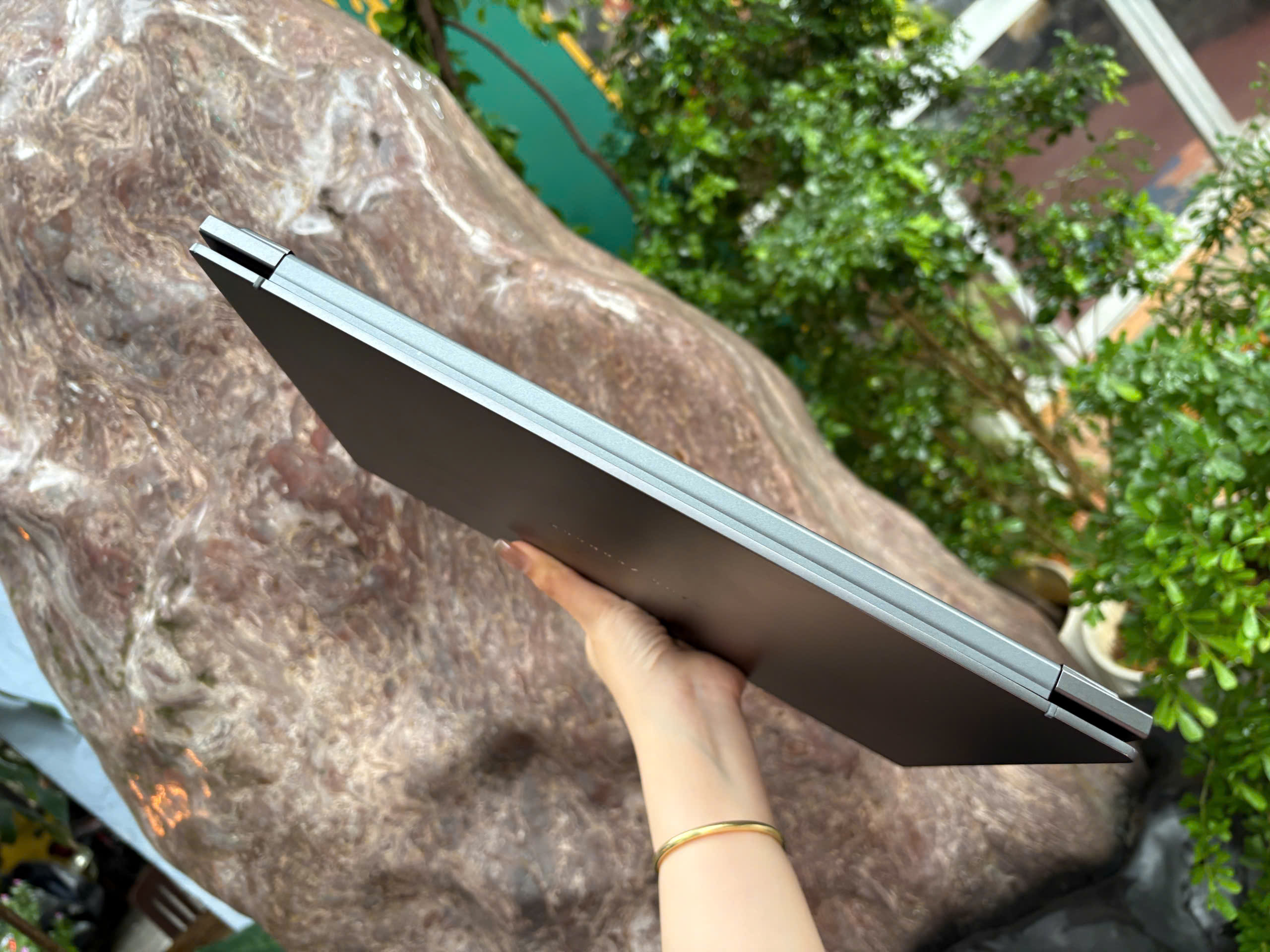 Asus Zenbook 14 UM3405G - Ảnh 4