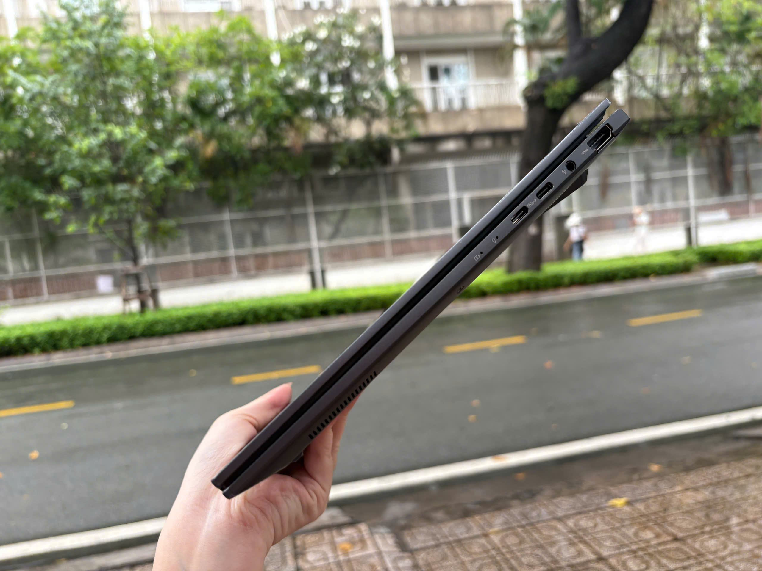 Asus Zenbook 14 UM3405G - Ảnh 7