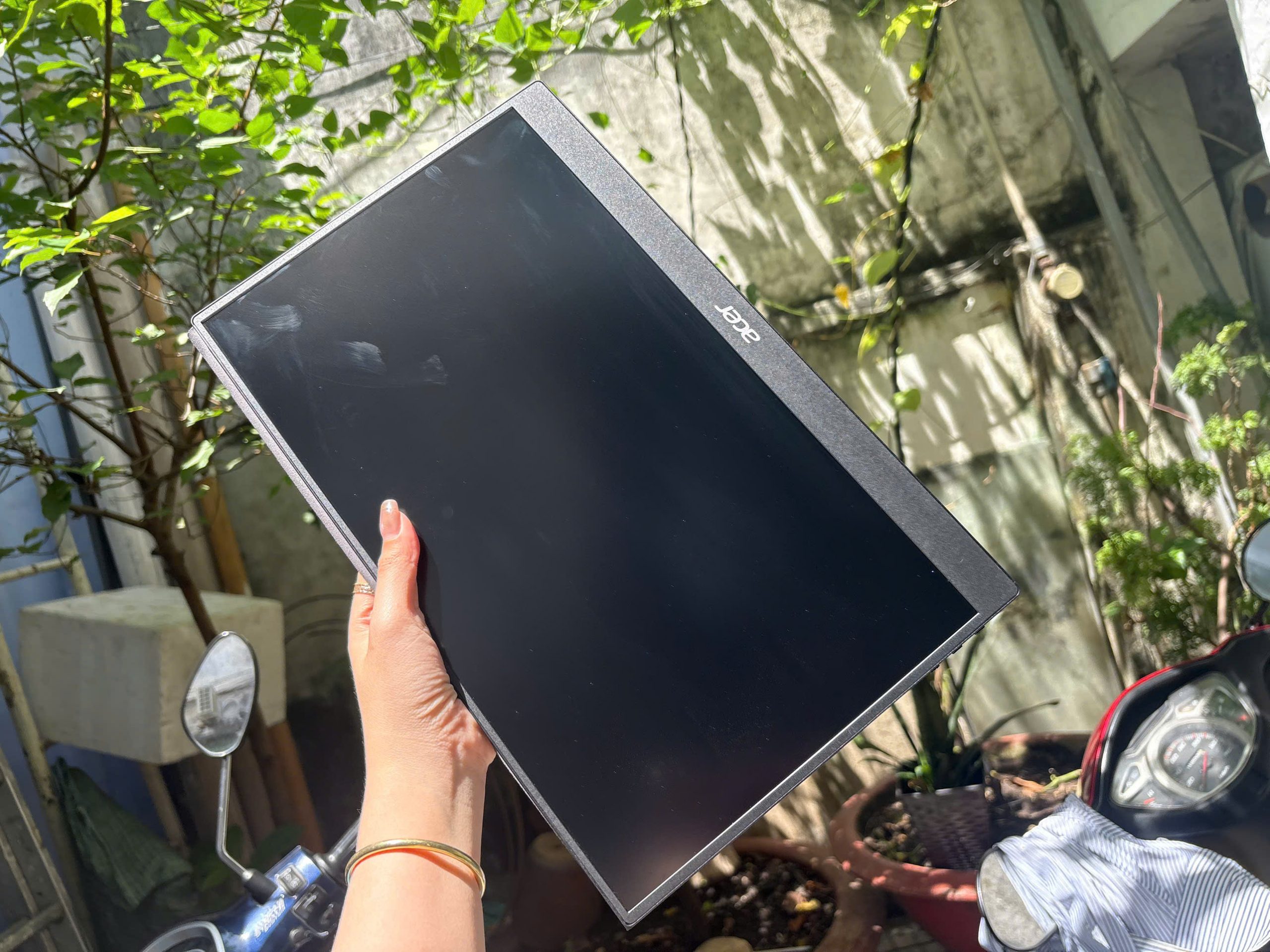 Màn hình: Acer PM161Q