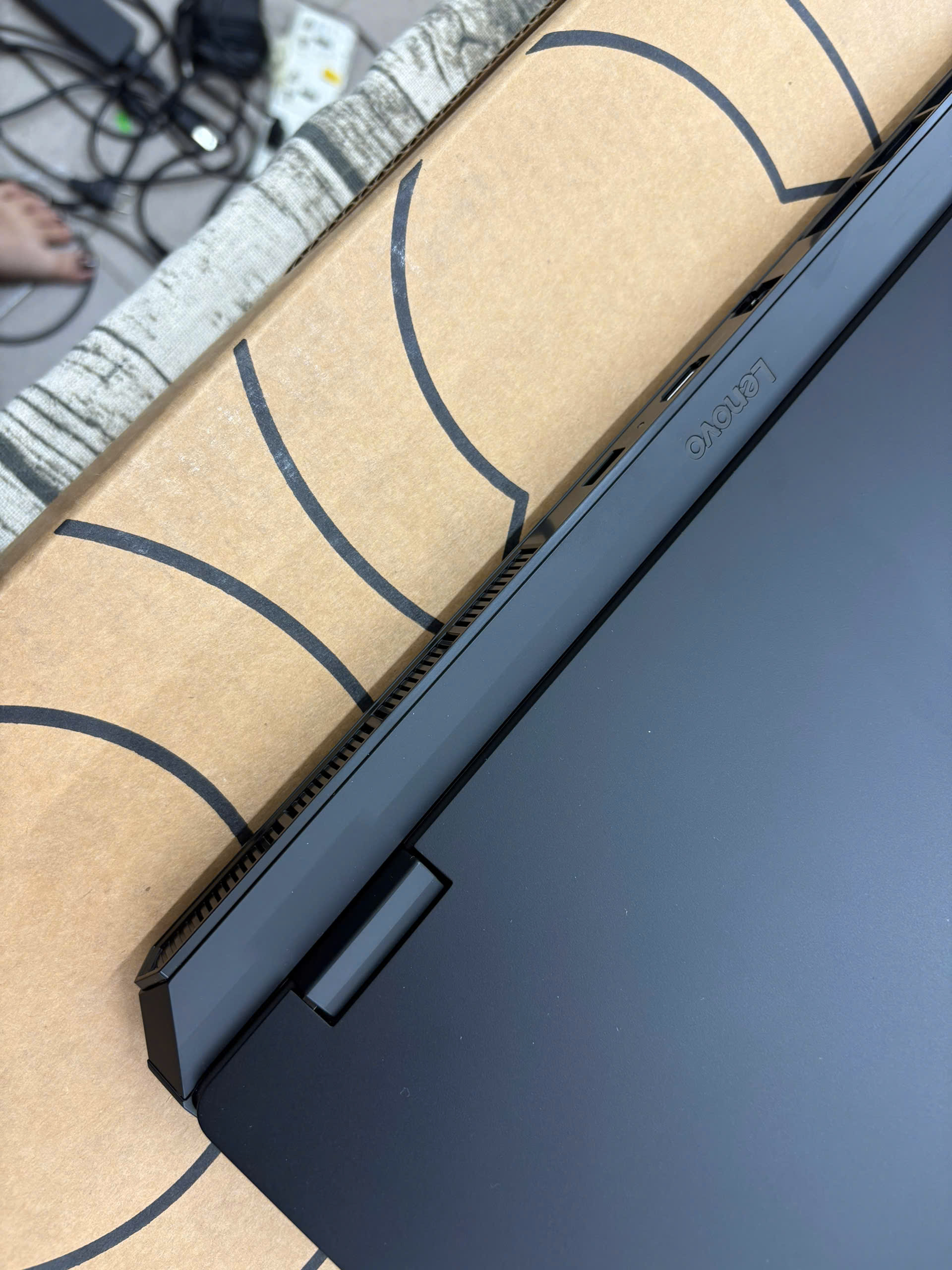Lenovo LOQ Essential 15ARP11 - Ảnh 3
